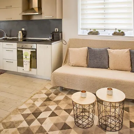 G&k Stone Apartment *