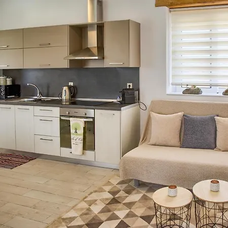 G&k Stone Apartment