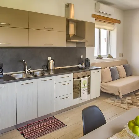 Apartment G&k Stone Charaki