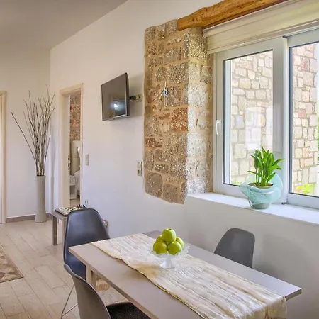 G&k Stone Apartment *