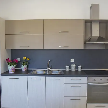 G&k Stone Apartment