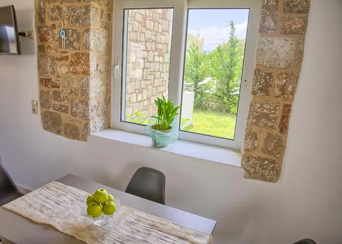 G&k Stone Apartament *