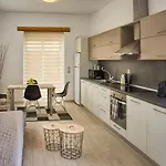 G&k Stone Apartament Charaki