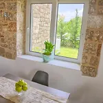 G&k Stone Apartament *